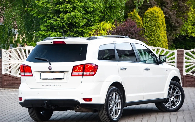 Fiat Freemont cena 48900 przebieg: 205000, rok produkcji 2015 z Nowy Sącz małe 781